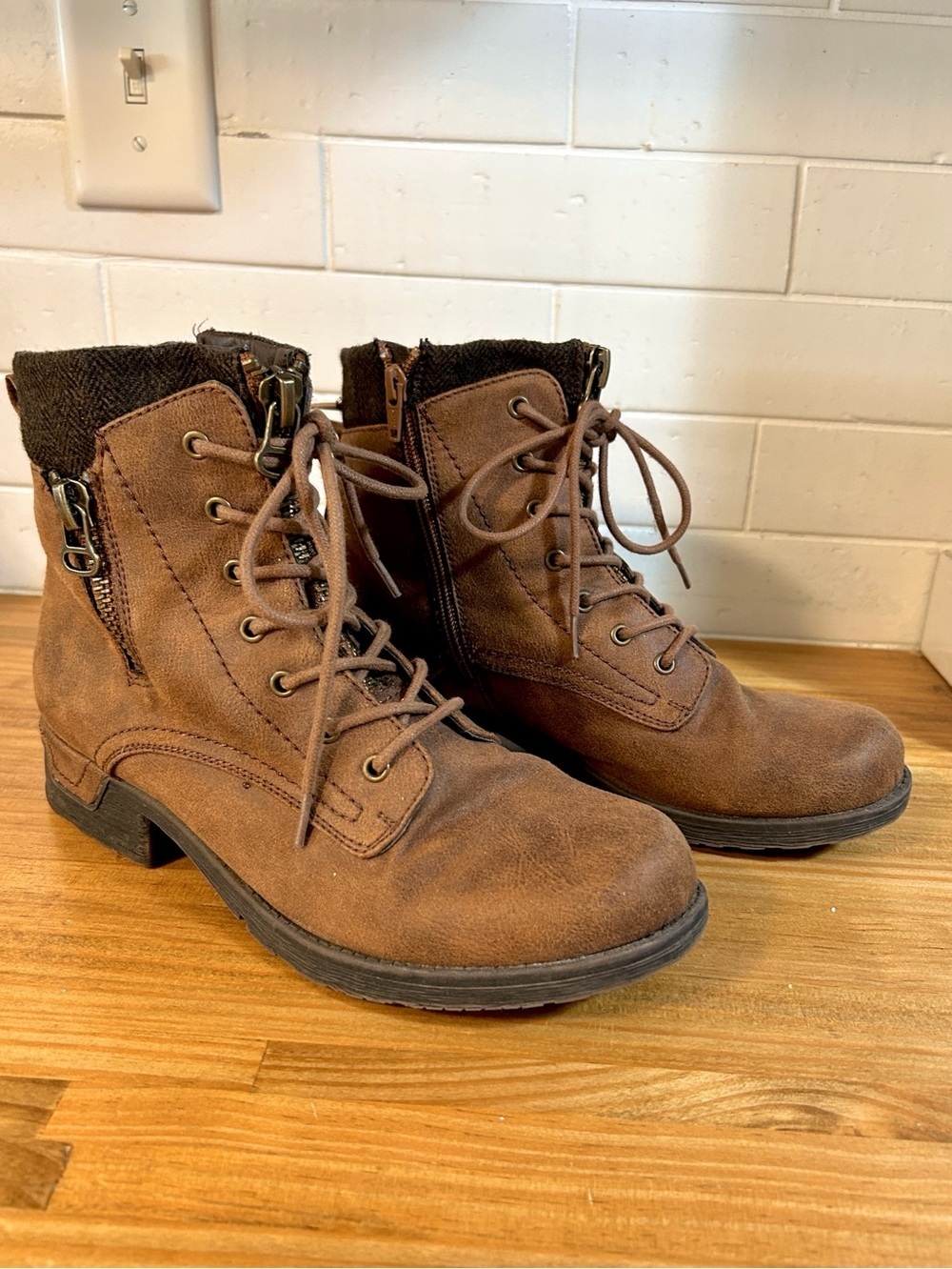White Mountain Women's Brown Lace-Up Zip Ankle Boot Size 9M